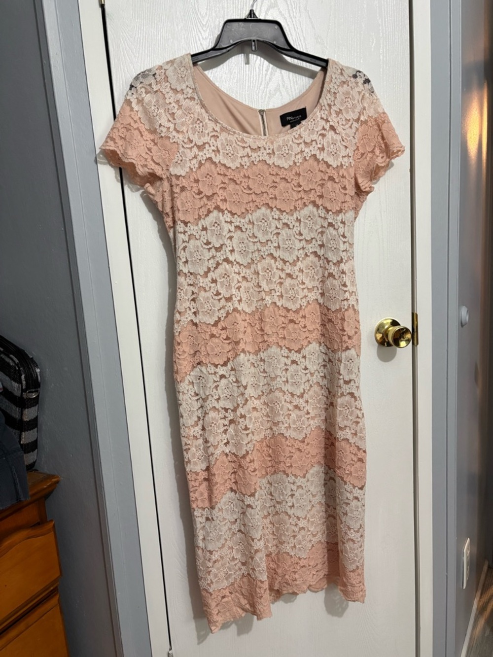 Lace Overlay Scoop Neck Dress in Blush and Cream RN Studio Size 14